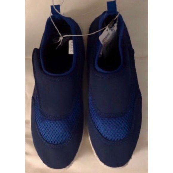 NWT boy’s blue water shoes, Sz. 4-5 - Picture 1 of 4